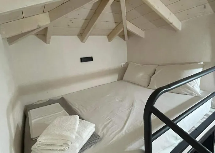 Babushka Apartments Studio-Loft Near The Sea