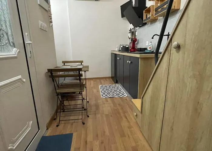 Babushka Apartments Studio-Loft Near The Sea