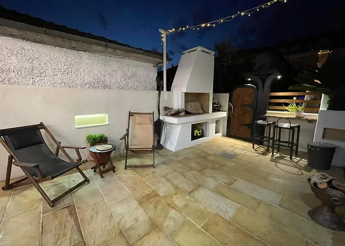 Babushka Apartments Studio-Loft Near The Sea